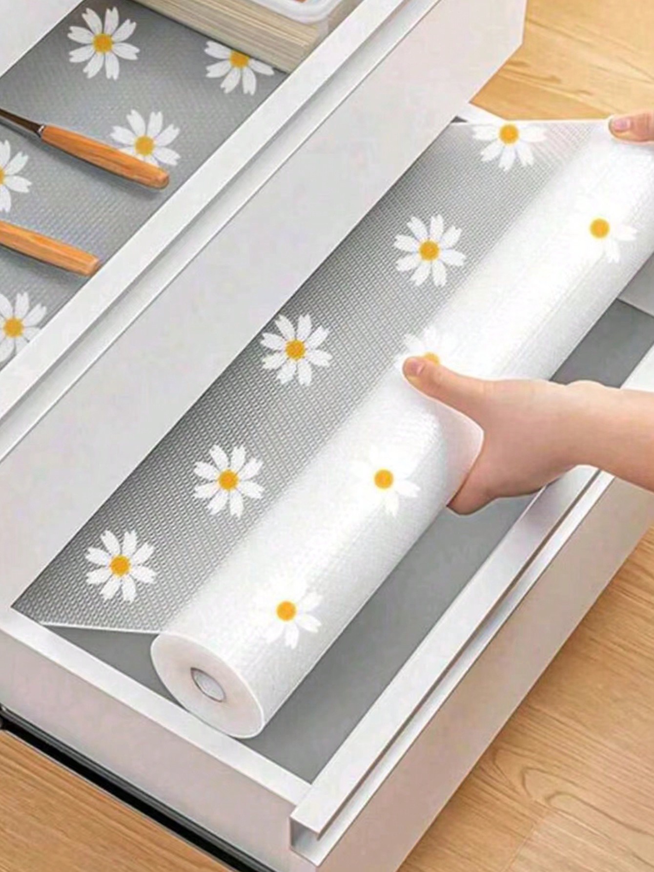 1 Roll Daisy Shelf Liner For Kitchen Cabinets,Non-Adhesive Drawer Liner,Non-Slip Refrigerator Liner,EVA Waterproof Fridge Pad Cupboard Mat Easy Placemats.